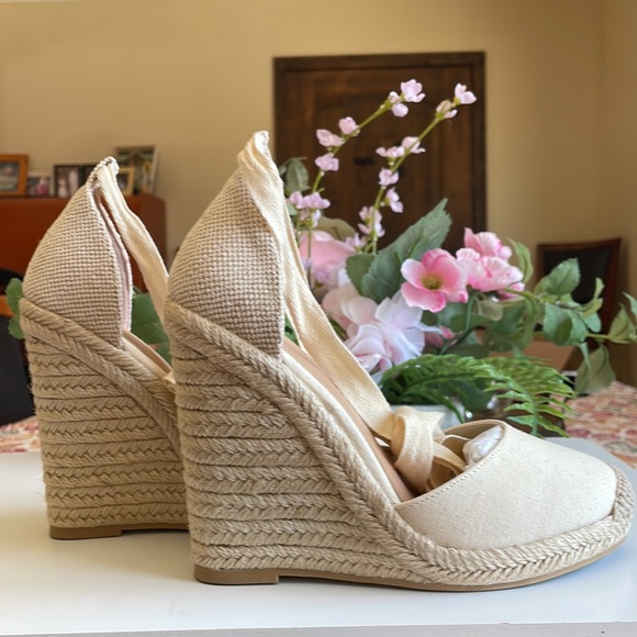 Cream wedges - Picture 3 of 13